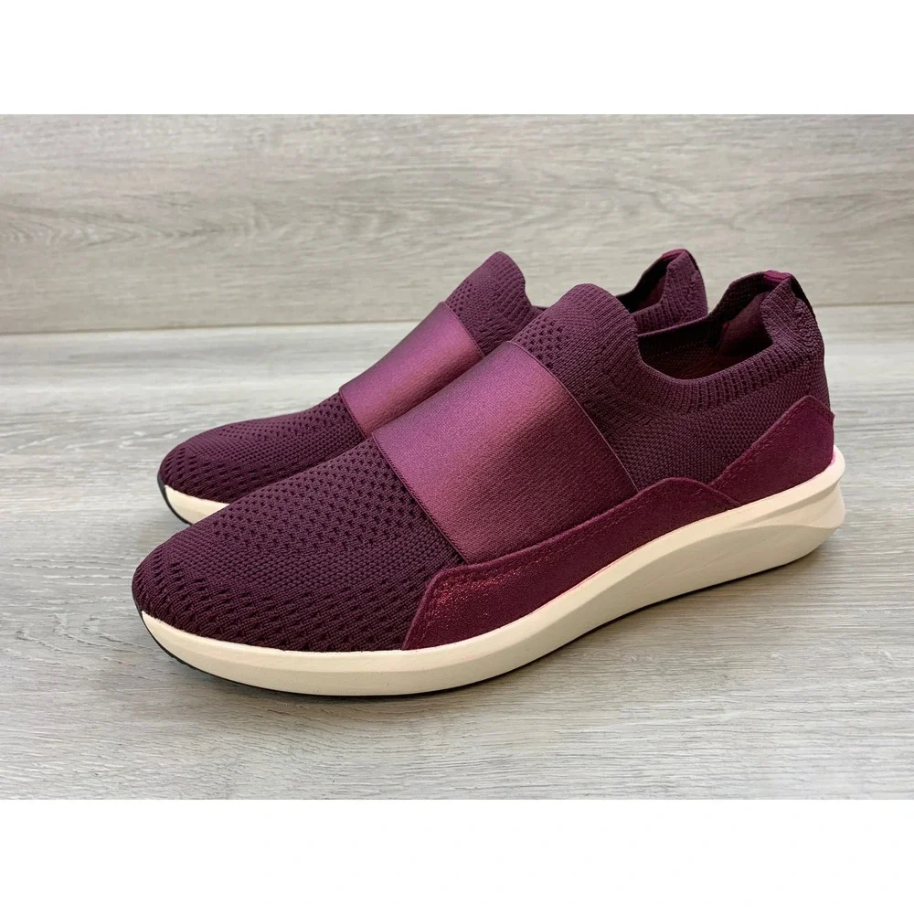 Clarks Nova Women's Sneakers Glint Plum Burgundy Knit Slip On 9 Comfort Shoes